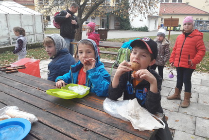 Opékání na školní zahradě 20181107_144513.jpg